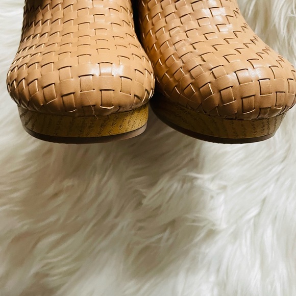 *DONATED* NWT Magnolia Wood Block Heeled Clogs Mule Slip On Woven Light Brown - Picture 10 of 15